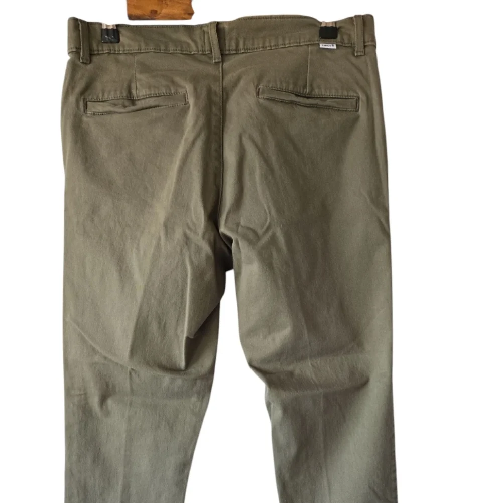 Levis's Sz 4 Olive